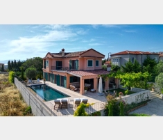 ÇEŞME OVACIK'TA FULL DENİZ MANZARALI MALİKANE ÇEŞME OVACIK'TA FULL DENİZ MANZARALI MALİKANE